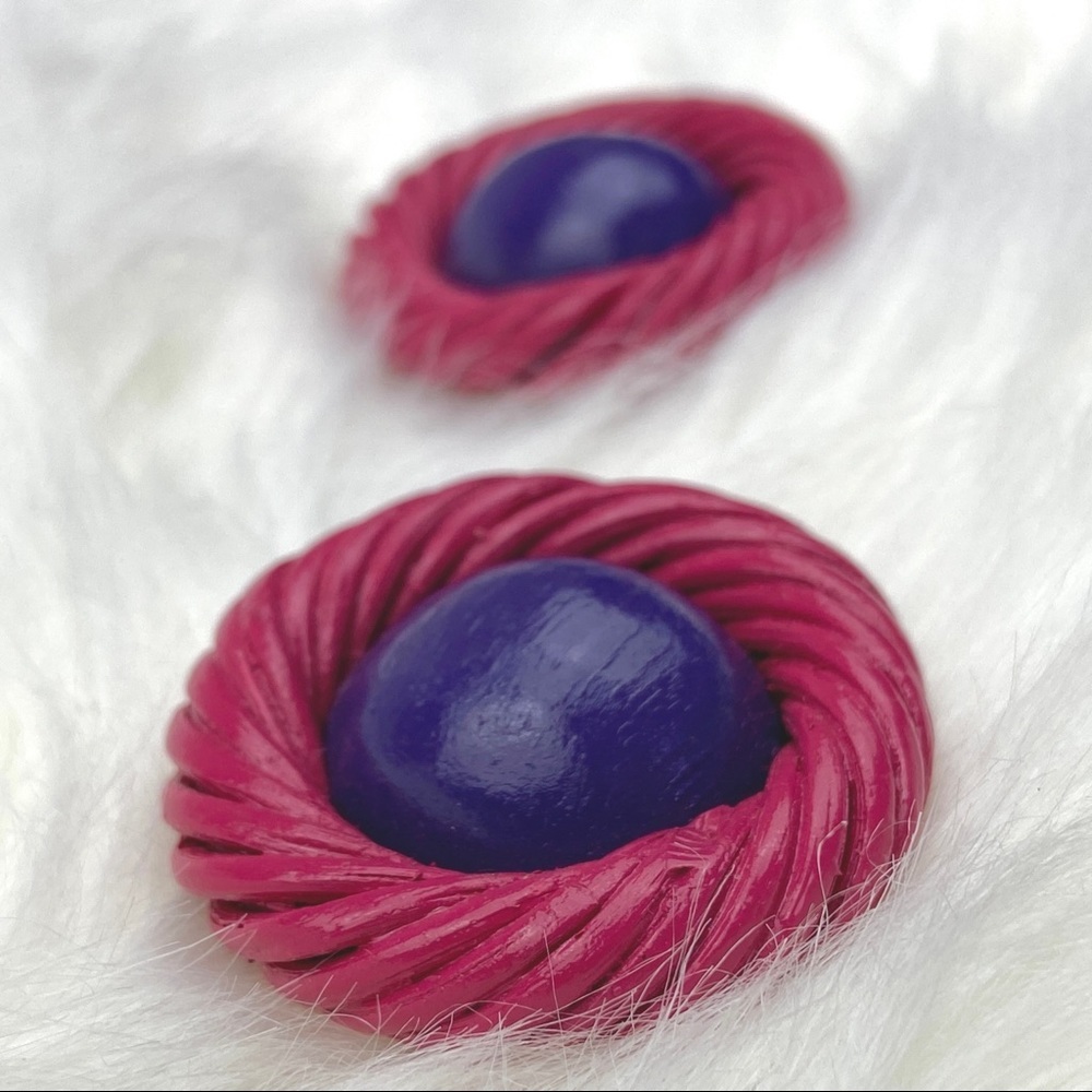 VINTAGE 80s Bold Colorful Oversized Button Earrings Woven Wooden Painted - Picture 3 of 4